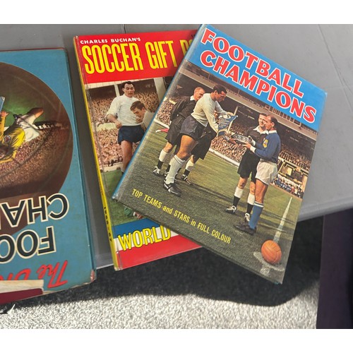 44 - Selection of vintage soccer/ football books