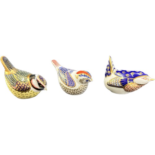 418 - Three Royal Crown Derby bird paperweights, Wren, gold stopper, date code for 1993 (LVI), Goldcrest, ... 