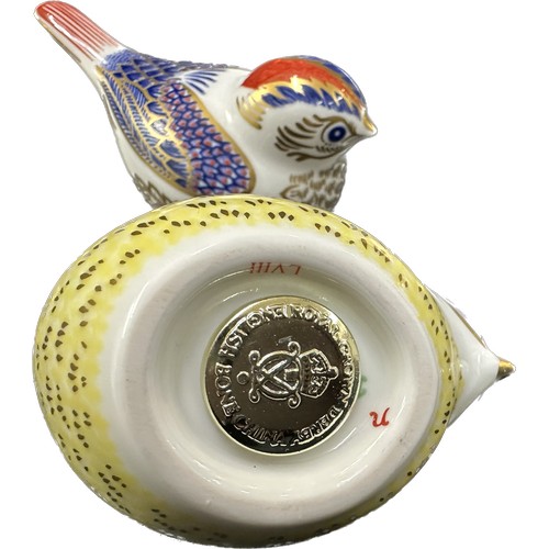 418 - Three Royal Crown Derby bird paperweights, Wren, gold stopper, date code for 1993 (LVI), Goldcrest, ... 