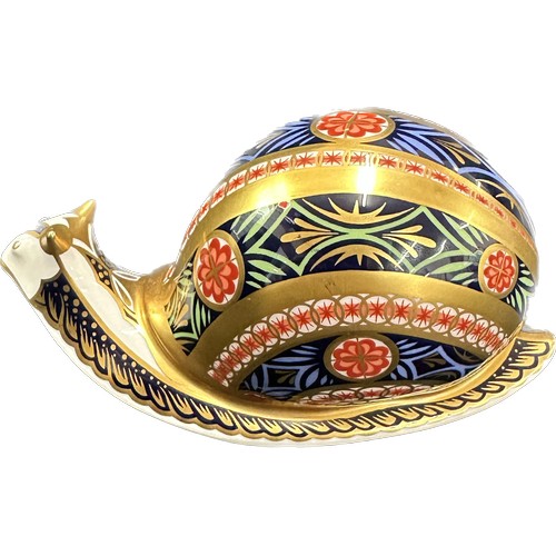 411 - A Royal Crown Derby paperweight, Garden Snail, this is number 4,348 of a limited edition of 4,500, g... 