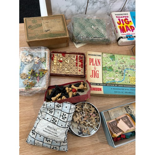 154 - Selection of vintage games to include monopoly, chest pieces, domino's etc