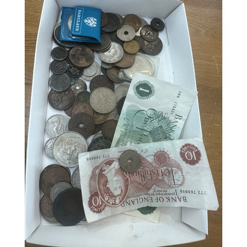 515 - Selection of vintage and later coins includes crowns etc