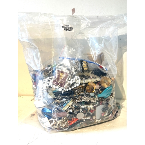 613 - 10kg UNSORTED COSTUME JEWELLERY inc. Bangles, Necklaces, Rings, Earrings.