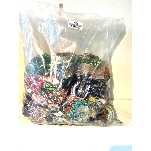 614 - 10kg UNSORTED COSTUME JEWELLERY inc. Bangles, Necklaces, Rings, Earrings.