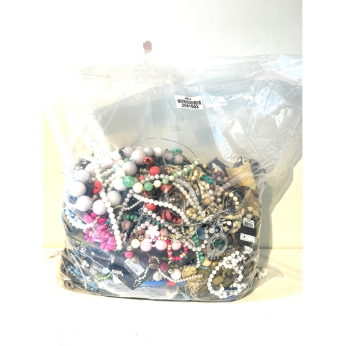 621 - 10kg UNSORTED COSTUME JEWELLERY inc. Bangles, Necklaces, Rings, Earrings.