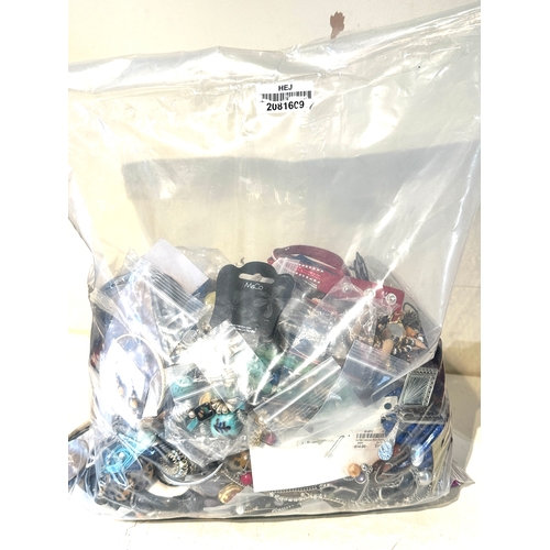 616 - 10kg UNSORTED COSTUME JEWELLERY inc. Bangles, Necklaces, Rings, Earrings.