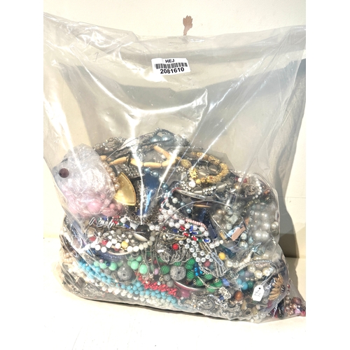 617 - 10kg UNSORTED COSTUME JEWELLERY inc. Bangles, Necklaces, Rings, Earrings.