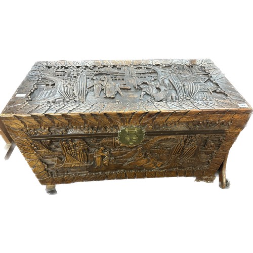 376 - Carved chinese camphor wood chest for linen with interior tray size 104cm by 58cm by 562cm c1950