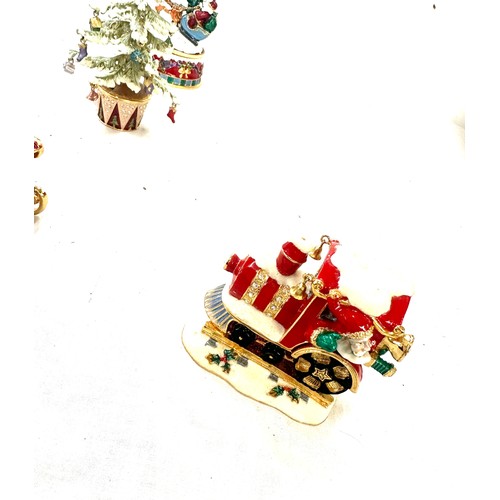 86 - Large selection of boxed Christmas trinket boxes includes Juliona, single tree etc