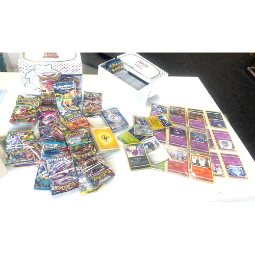 44 - Selection of approximately 1036 cards from 20 sets all together, 61 halos, 62 reverse halos , 45x 2 ... 