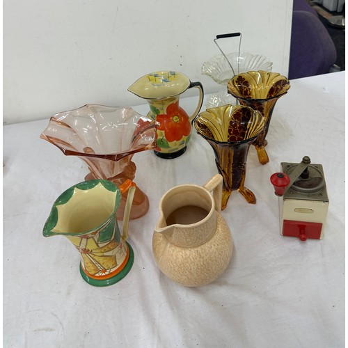 292 - Selection of assorted miscellaneous to include pottery, glass vases etc