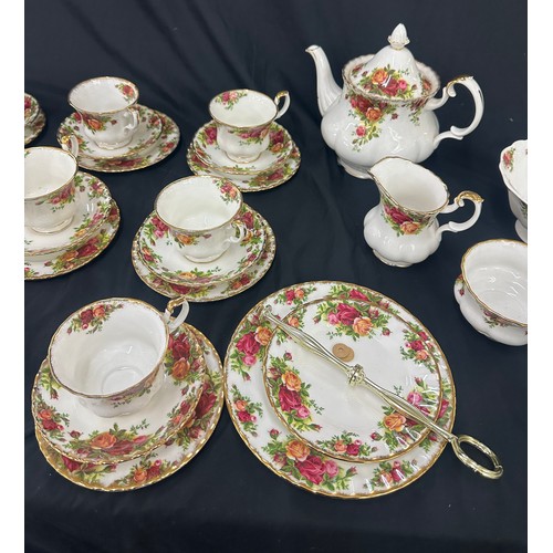 626 - Vintage Royal Albert Old Country Rose 12 piece tea service to include tea pot, sugar bowl, milk jugs... 