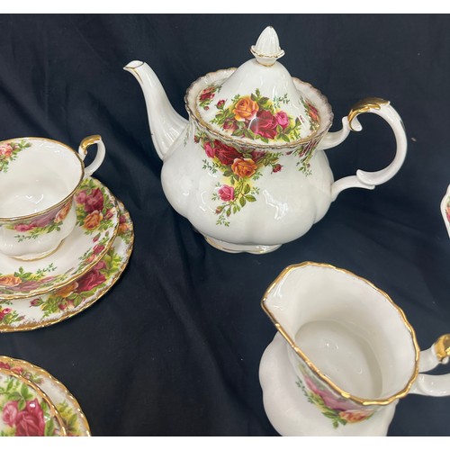 626 - Vintage Royal Albert Old Country Rose 12 piece tea service to include tea pot, sugar bowl, milk jugs... 