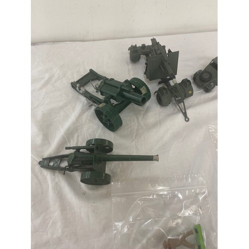 92 - Selection of diecast military cannons