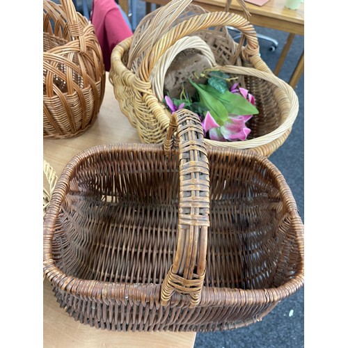 166 - Large selection of assorted wicker baskets