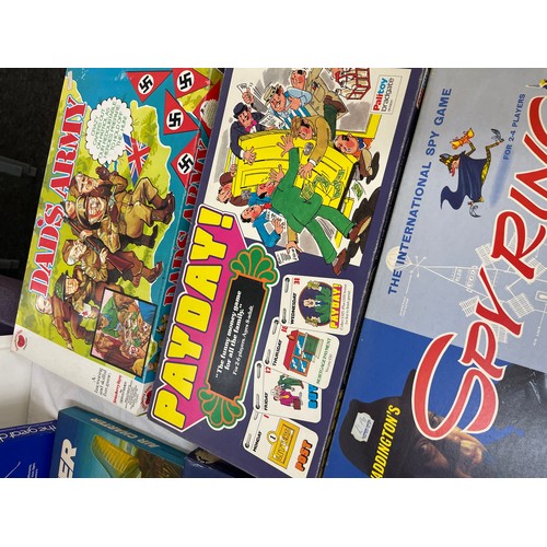 137 - Large selection of vintage games includes Ratrace, Payday, hi-life etc