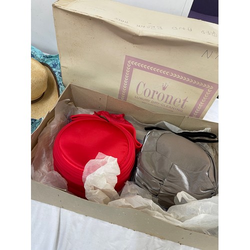 139 - Vintage hat box and a selection of assorted hats