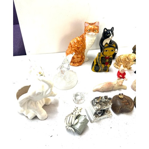 17 - Selection of vintage porcelain and glass animal figures