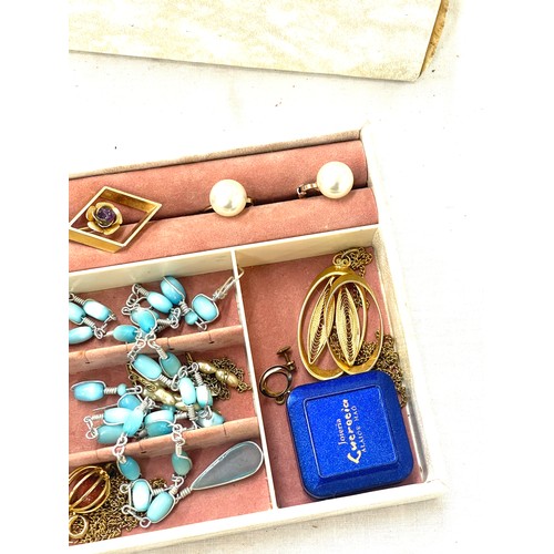 585 - Box of vintage and later costume jewellery includes earrings, pendants, necklace etc