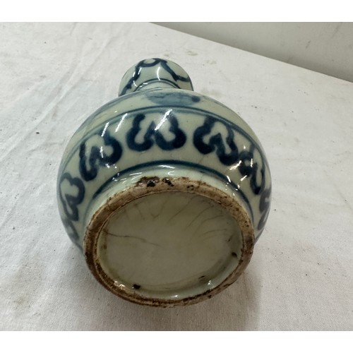 619 - Vintage Chinese vase, no marks to base, height 7 inches