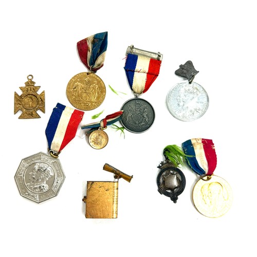 471 - Coronation/ peace medals includes 1 silver