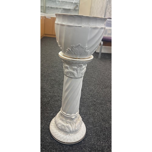 312 - Vintage jardiniere on stand, 31 inches tall