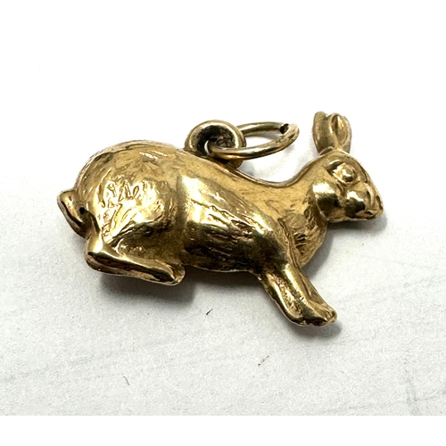 61 - 9ct gold rabbit charm weight 0.7g