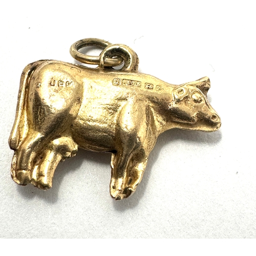 62 - 9ct gold cow charm weight 0.6g