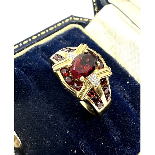 81 - 9ct gold garnet & diamond ring weight 3.7g