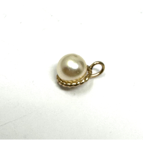 95 - small 14ct gold pearl pendant weight 0.5g