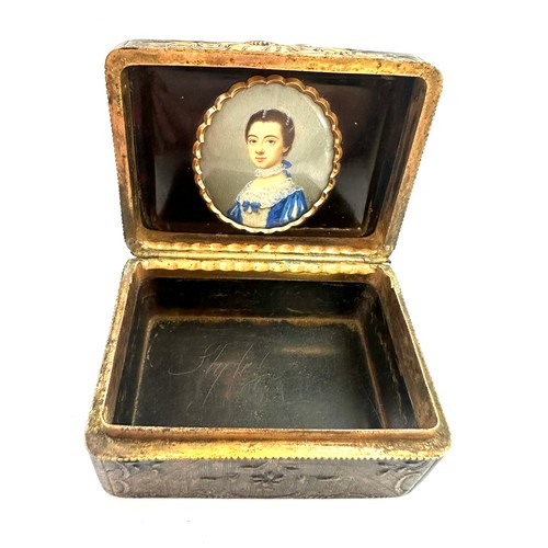 521 - 18th century Georgian snuff box inside lid with portrait miniature of a lady