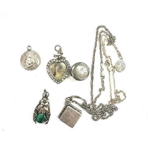 578 - Antique silver paste heart locket and other jewellery