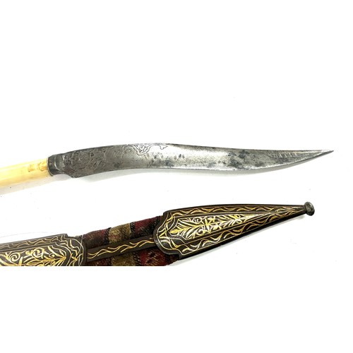 440 - Unusual Persian dagger. Chisel decoration to blade. Scabbard fittings inlaid with gold. Approx lengt... 