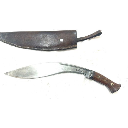 454 - Gurkha knife in brown leather sheath