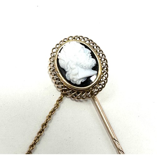 212 - 15ct Gold Topped hard stone Onyx Cameo Stick Pin (4g)