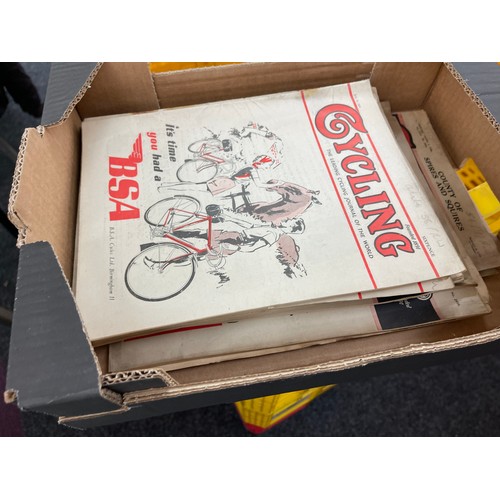 149 - Large selection of vintage cycling magazines