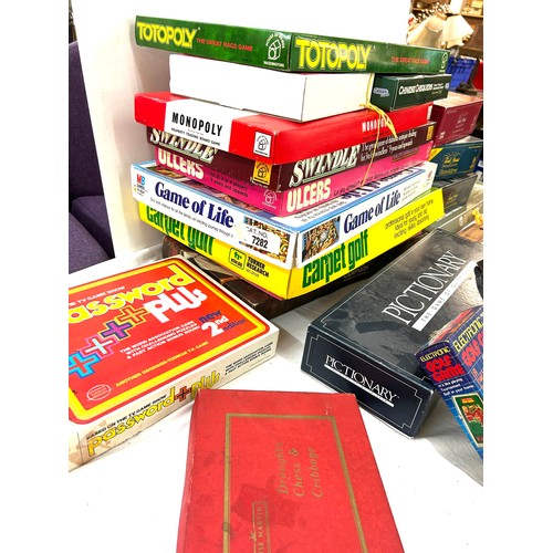 296 - Selection vintage and later board games to include Monpoly, swindle, Chinese chequers, trival pursui... 