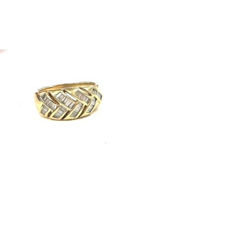 527 - Ladies 18ct gold diamond baguette cut dress ring ring size R, 2.5grams