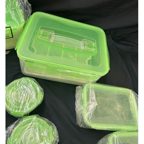 291 - Set 16 new LocknLock plastic storage containers, various sizes