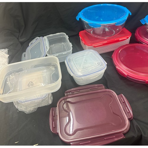 197 - Selection of various sized LocknLock food storage containers and bowls