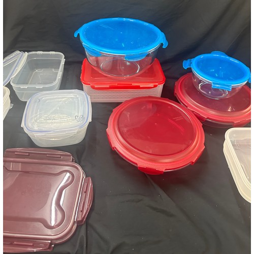 197 - Selection of various sized LocknLock food storage containers and bowls