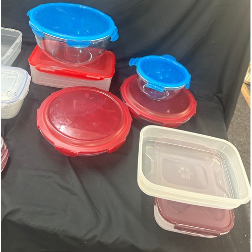 197 - Selection of various sized LocknLock food storage containers and bowls