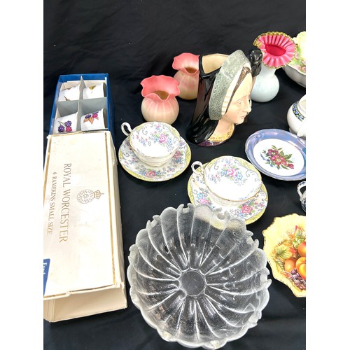 248 - Selection of miscellaneous to include Royal Doulton, Royal Worchester etc