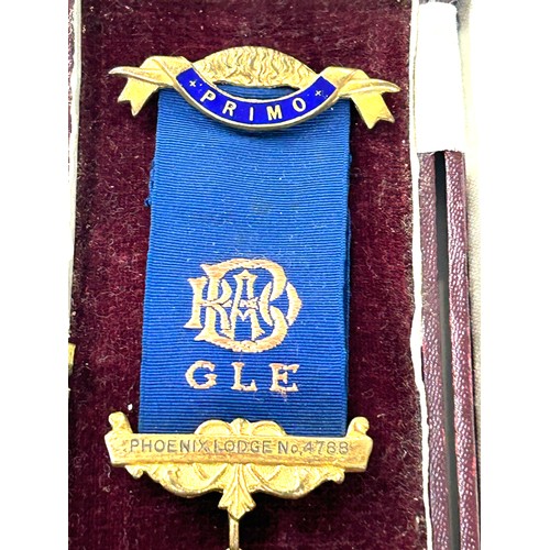 462 - Boxed gold and enamel masonic jewel, justice truth Philanthropy presented to Bro E. Baisden by the m... 