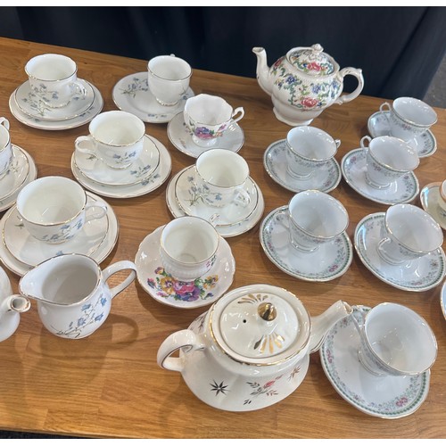 188 - Selection of vintage part tea services to include Sadler, Kesington with tea pots, cups, saucers etc