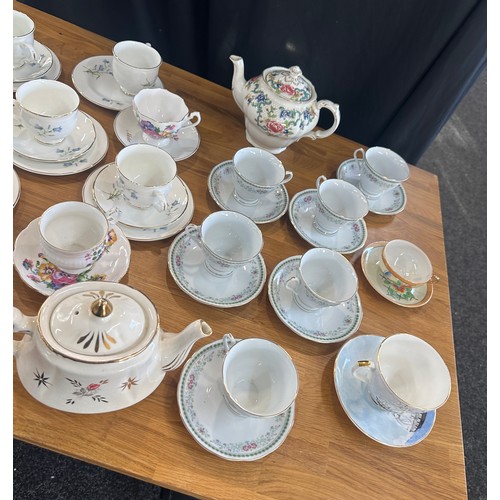 188 - Selection of vintage part tea services to include Sadler, Kesington with tea pots, cups, saucers etc