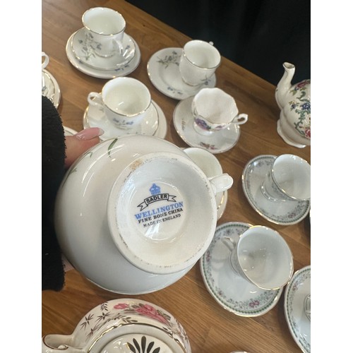 188 - Selection of vintage part tea services to include Sadler, Kesington with tea pots, cups, saucers etc