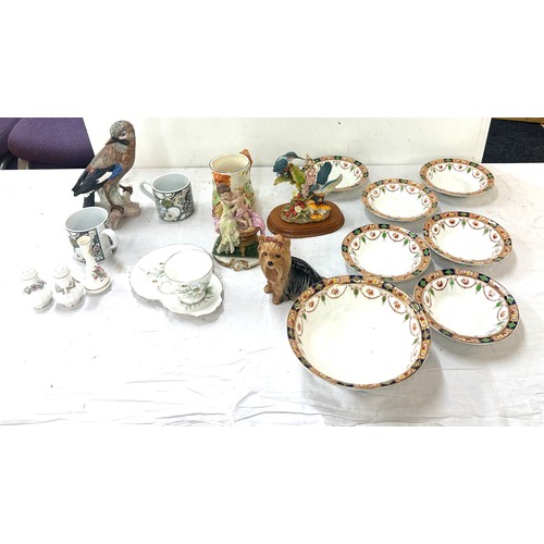 97 - Selection of miscellaneous to include Goebel porcelain bird figure, Sylvac, pottery pieces etc