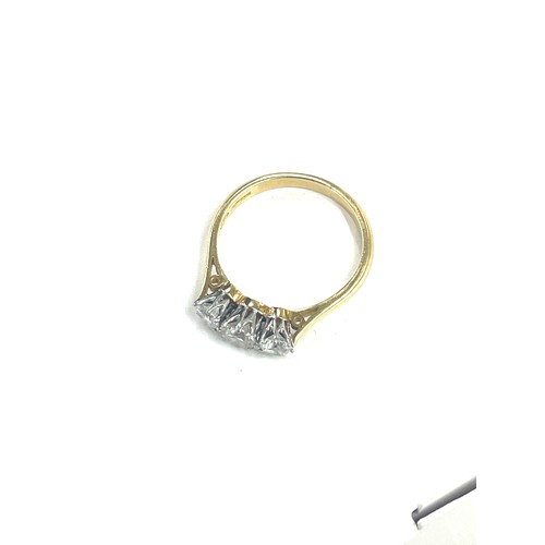 554 - 18ct gold diamond trilogy ring ring size Pweight 3.3grams