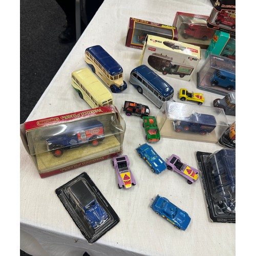 94 - Selection of vintage and later toy cars to include Top gear cars, Corgi, Matchbox etc